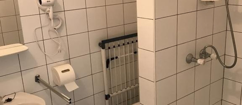 102577436