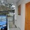 a zárt parkoló , bejárat az apartmanba