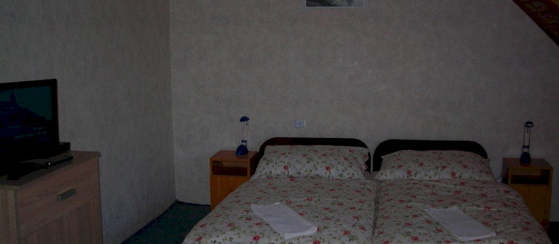 dvoulůžkové pokoj / szoba / double room / Schlafzimmer 