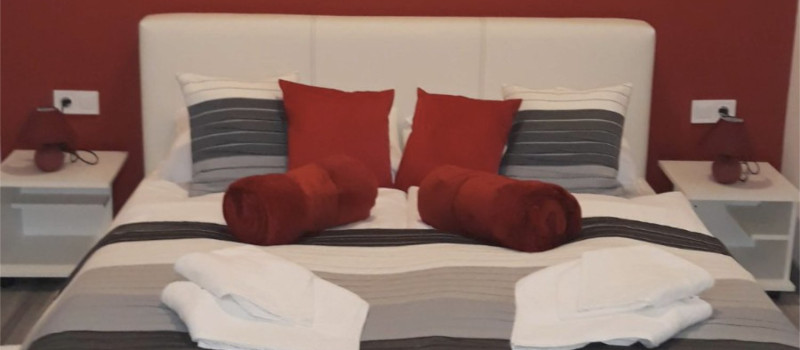 Gabriella-Panzió_bordó_19