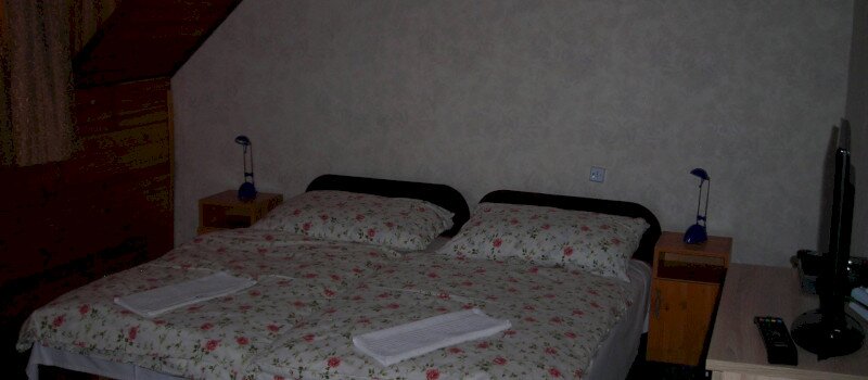 Schlafzimmer / double room / dvoulůžkové pokoj / szoba 