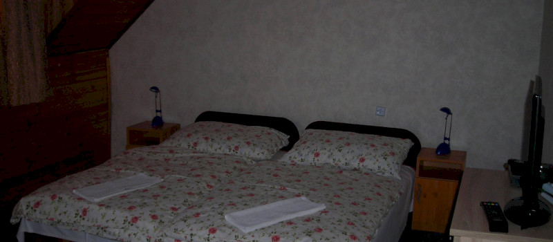 Schlafzimmer / double room / dvoulůžkové pokoj / szoba 